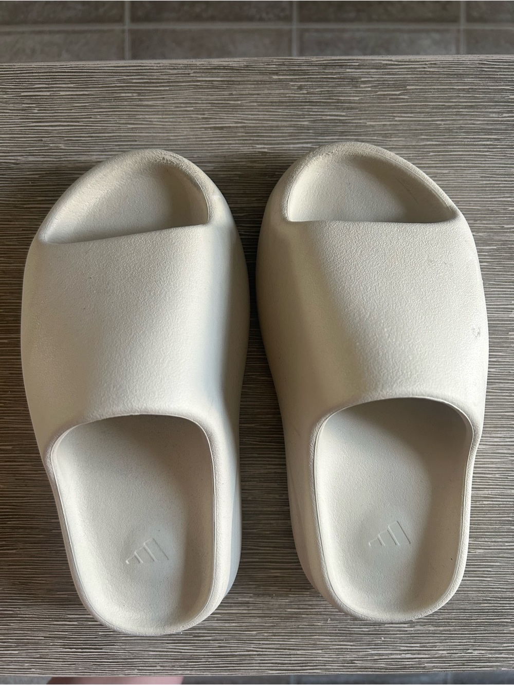 Yeezy Cream Slides for Women/Men